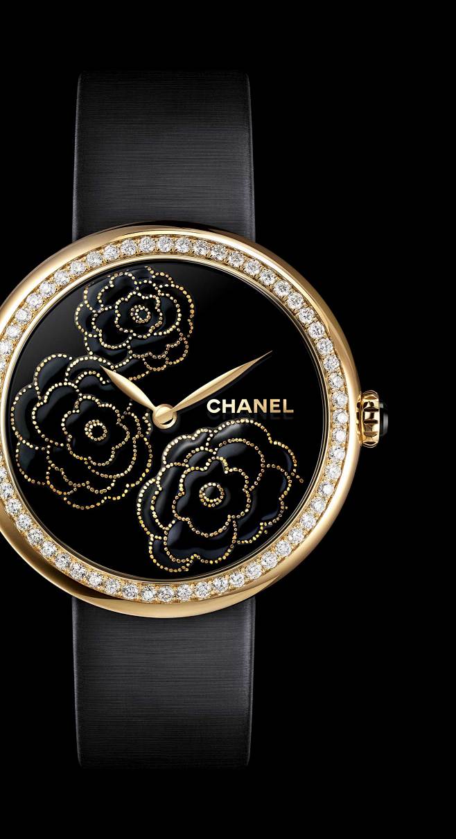 mademoisellepriv07山茶花腕表黄18k金黑漆表盘莳绘工艺放大画面