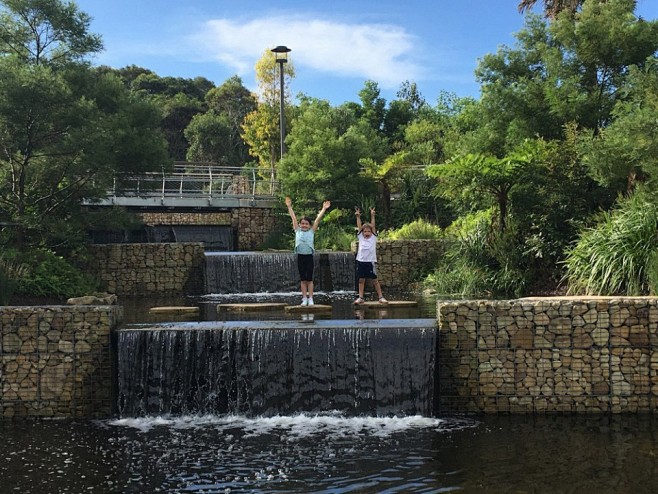 4-30336-Sydney park ...