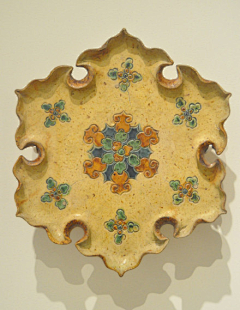 民国初年北京城內出现大量唐三彩陶器,立即引起注意.