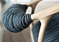 Haptic缠线软垫木椅子-厚厚的交织长度线与薄铜链---酷图编号1067858
