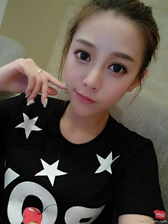 七星拱月采集到美女