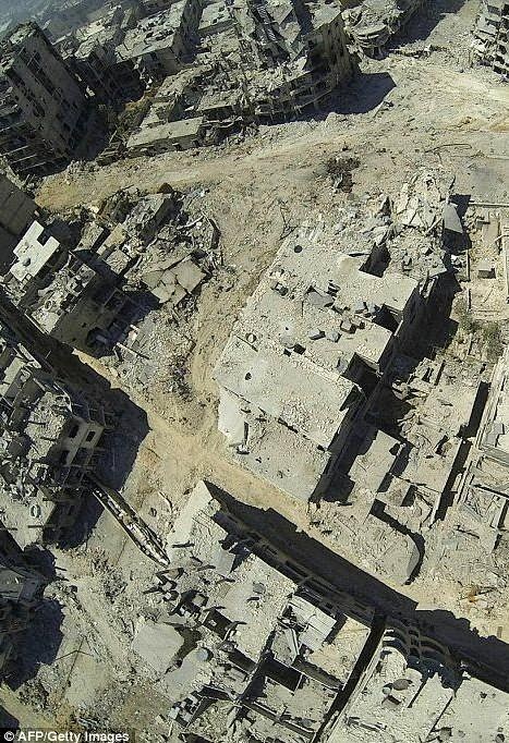 叙利亚战争航拍 第三大城市霍姆斯被炸成废...