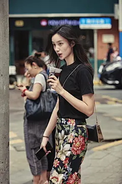 luckin coffee瑞幸咖啡街拍美图海报
