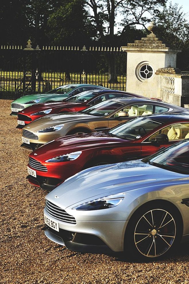 Aston Martin Vanquis...