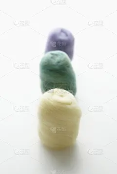 三个物体,球体,羊毛,垂直画幅,热,彩色图片,无人,白色背景,柔和色,摄影