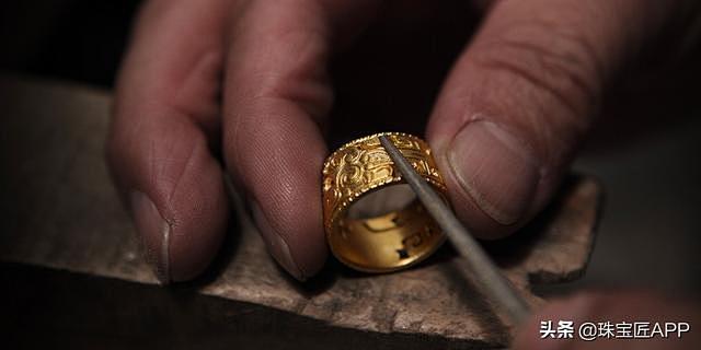 揭秘“古法黄金”！和普通黄金差别在哪里？_老铺 : 想来过了年大家都颇有余钱，心中草原疯长，这几天除了来咨询尼泊尔代购莫桑钻的，就是来问古法 ...