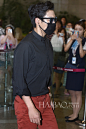 Big Bang组合成员崔胜贤 (T.O.P) 8月28日韩国金浦机场街拍 (飞日本)