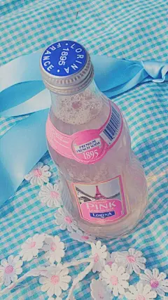 「卡通手机壁纸。少女原宿。粉色少女心。可爱日系韩系。锁屏壁纸」❤️