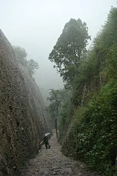 雨中游照金薛家寨