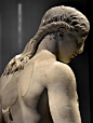 梳着蝎子辫（？）的狄俄尼索斯，哈德良时代的作品，现藏于罗马国家博物馆。古典时代的男士发型真的很OK