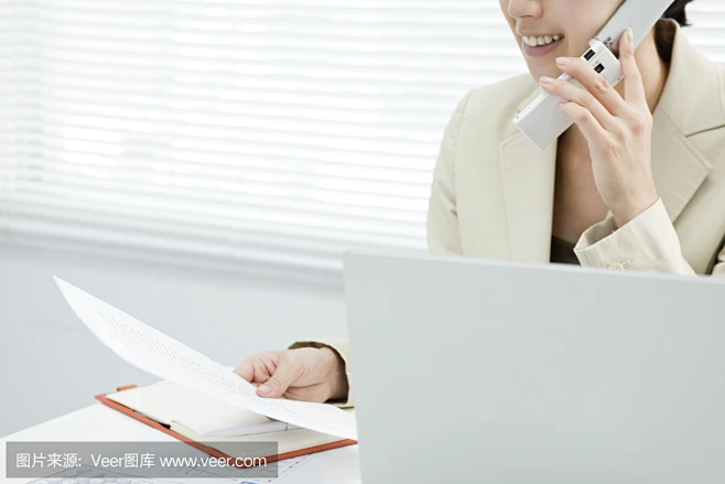 打电话的女商人 The businesswoman who calls-花瓣网