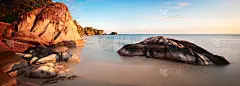 棕榈和热带海滩。度假度假旅游概念背景壁纸。海滩和大海。暑假旅游度假理念。鼓舞人心的热带景观