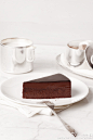 【11月限定款】黑巧克力海绵蛋糕+巧克力慕斯+核桃=Gateau au Chocolat，