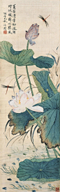 于非闇《荷花蜻蜓图》
白莲设色浓艳，勾勒精确，莲临水迎风展现盛放之姿，细蕊嫩黄，淡雅清香。草虫的描绘工致细巧，尤以蜻蜓的翅膀呈薄纱般的半透明质感，栩栩如生。整幅形神俱备，笔墨典雅，格调清新。