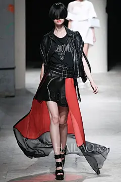 叛逆SM女郎的游戏人生！高桥盾UC (Undercover) 2014春夏女装秀，海报时尚网带你亲临2014春夏巴黎时装周