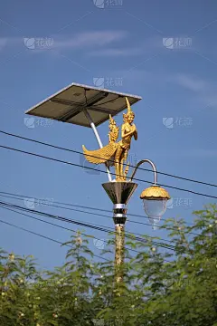泰国沙摩普拉坎，2012.1年6月16日，在沙摩普拉坎拉差Thewa街道行政组织单位的太阳能电杆和腐