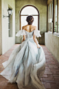 随着新娘脚步舞动的流动感婚纱，23件生动时尚梦幻礼服-腾讯网