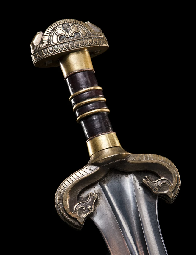 The Sword of Éowyn - Weta Workshop, Hannah Dockerty : During my time at Weta Workshop, I had the honor to work closely with Master Swordsmith Peter Lyon on this collectible of The Sword of Éowyn, from The Lord Of The Rings. I did much of the 3D modeling