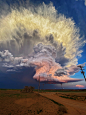 美国人Laura Rowe拍到的一个风暴云。德州西部，傍晚时分，所以光芒万丈。#科学人生命科学史# ​​​​