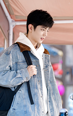 骄阳伴我 盛阳花瓣网陪你做生活的设计师 肖战骄阳伴我盛阳