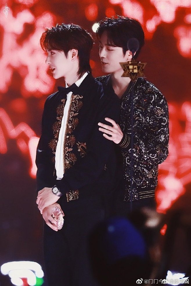 星光大赏合照肖战首唱余年星光盛典璀璨汇聚万千星光为你而亮王一博肖