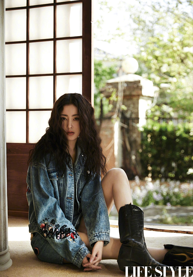 女星春日阳光封面 可甜可盐