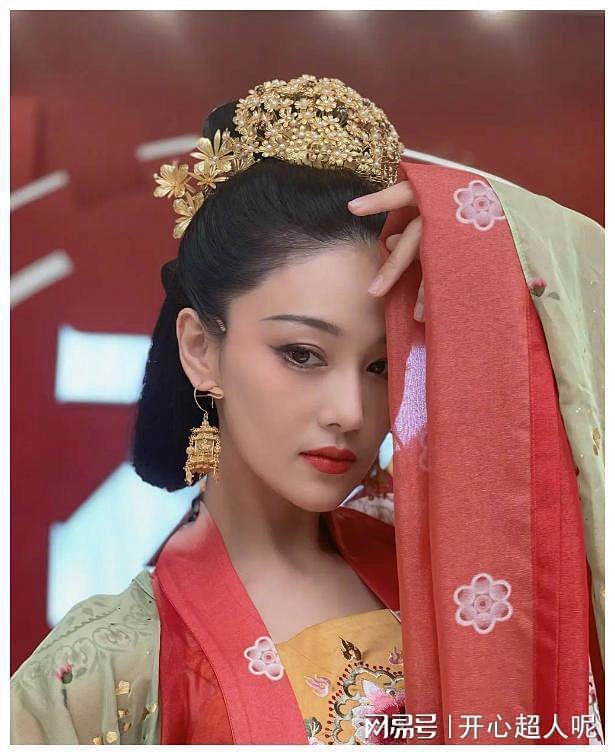 央视首播 悬疑剧来袭,张颂文肿了,白百何...