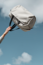 其中包括图片：Lite Duffel | Flexible Lightweight Adventure Duffel Bag | Bellroy