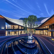 彩平就是要拒绝平庸，美成一道闪电