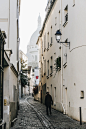 Direzione Montmartre photo by Giuseppe Mondì (@masinutoscana) on Unsplash : Download this photo in Paris, France by Giuseppe Mondì (@masinutoscana)