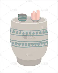 摆着装饰品和蜡烛的咖啡桌