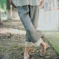 简单的款式，素色的麻布材质，点缀漂亮的花边裤腿，要的就是这种简单又清新的感觉~ #女人# #服饰# #复古# #小清新#
