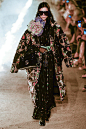 Gucci Resort 2019 Fashion Show : The complete Gucci Resort 2019 fashion show now on Vogue Runway.