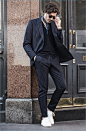 Suit Code 2<br/>男模 Richard Biedul<br/>Reiss细条纹蓝色双排扣西装 $520羊毛开衫 $160 领巾
