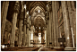 行走记——Duomo di Milano




Churchof Duomo





米兰大教堂是世界上最大的哥特式建筑，世界上最大的教堂之一，  圣母玛利亚金像
规模雄踞世界第二，  米兰大教堂最高塔
是仅次于梵蒂冈的圣彼得教堂，也是世界上影响力最大的教堂之一。





在这里达芬奇，布拉曼特曾为他画过无数设计草稿，为使得大教堂更加壮丽。





对于旅游者，最不能错过的地方是教堂的顶层，教堂有6座石梯和两个电梯通往屋顶，顶上纵横交错着33座石桥，连接......