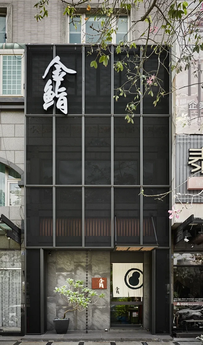 LAS分享｜每周审美积累｜极简黑个性门头...