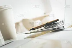 工作场所有咖啡和其他物品