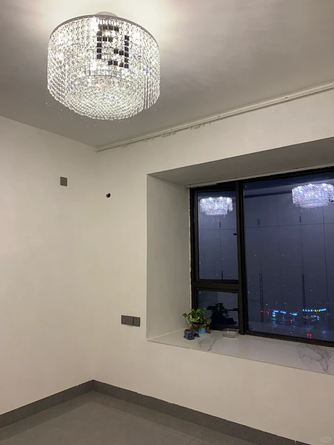 Fendi 灯321颗水晶我自己挂上去的...