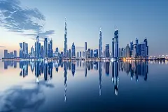 海滨城市建筑高楼水面倒影