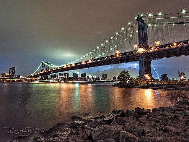 Manhattan Bridge Lig...