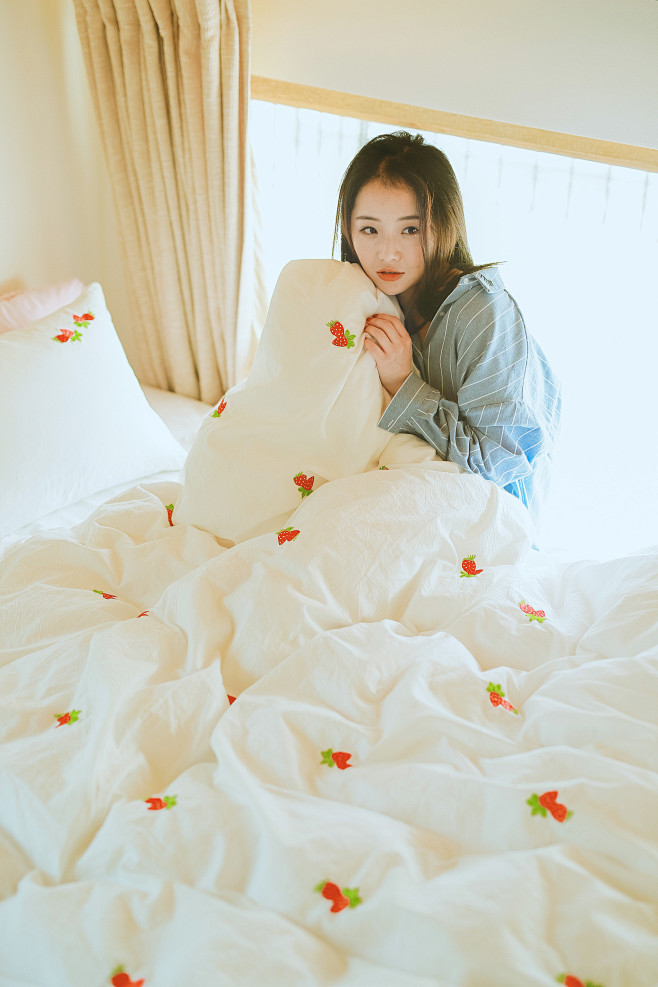 两颗小草莓
摄影：洪小漩
出镜：妮妮、可...