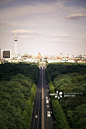 Berlin Brandenburg Gate with TV Tower_创意图片
