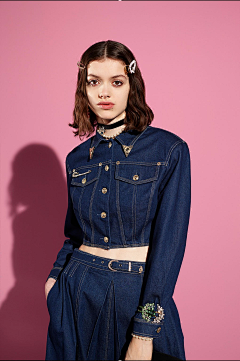 哈哈2018采集到VersaceJeansCouture
