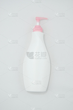 用户e7FDjRJo采集到化妆品瓶子VI