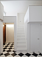黑白地板的个性空间 新古典风格的公寓 375505