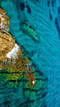 西班牙，卡布·加塔自然公园，地中海潜泳的人 (© David Santiago Garcia/Aurora Photos)
位于西班牙南部的卡布·加塔自然公园拥有神秘的湿地、浪漫的海滩、壮观的火山和令人赞叹的高山悬崖。走过柔软沙滩，在湛蓝的大海中尽情游泳，人生最大的享受莫过于此。