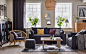 米色和灰色的客厅放着宽敞舒适的 FÄRLÖV 法乐福 Djuparp 尤帕深灰色沙发和扶手椅，用作理想的中央装饰品。