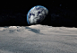 月球表面与遥远的地球和星空图片下载