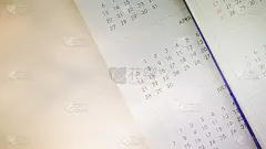 模糊的日历在黑暗色调的规划概念。