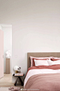 「H&M HOME」2018春季家居新品 @室内设计DSNGlobal 场景 素材 设计 静物 绿植 背景 室内 搭配 灵感 视觉 平面 摄影 空间 材质 陈设 色彩 家居 家具 装修 效果 手绘 创意 布局 布置 物料板 肌理 样板 软装 现代 美式 简约 新古典 中式 日式 橱窗 榻榻米 色彩 配色 店面 门头 导视 陈列 办公室 售楼处 酒店 餐厅 酒吧 咖啡厅 北欧 复古 极简 吊灯 挂画 玄关 卫生间 洗手台 客厅 沙发 书房 卧室 床品 单椅 组合 书柜 桌子 墙纸 窗帘 阳台 酒柜 